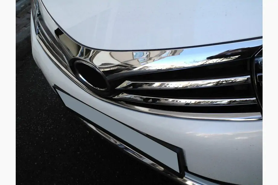 Toyota Corolla 2013–2019 RVS sierlijst voor radiatorgrille (onder, 2013-2016) Image