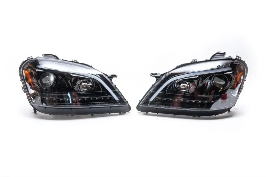 Mercedes ML W164 2005–2011 Koplampen met LED-element (2005-2008, 2 stuks, donker) Image