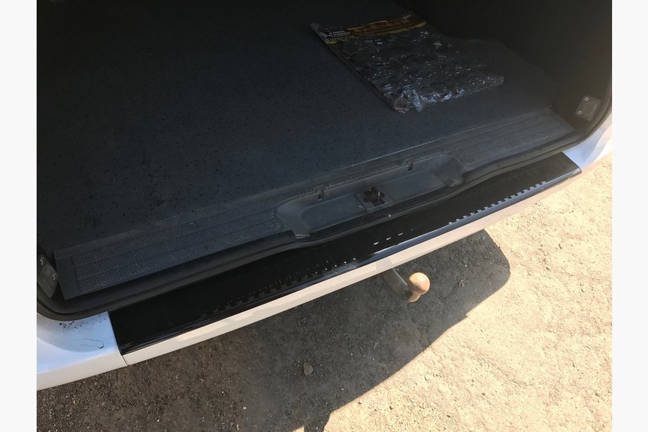 Mercedes Vito W639 2004–2014 Achterbumperbeschermplaat met opstaande rand (DDU, kunststof) Glanz Foto 4
