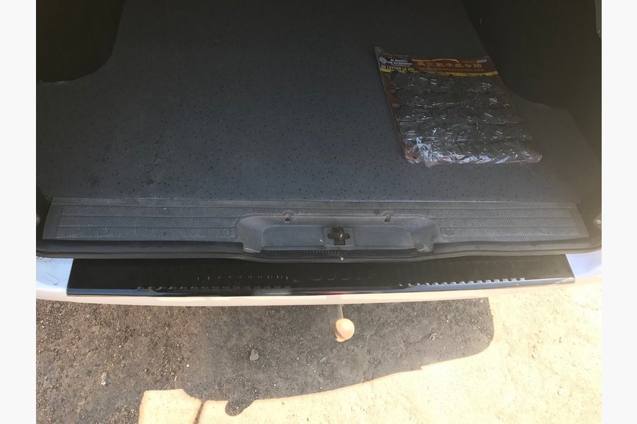 Mercedes Vito W639 2004–2014 Achterbumperbeschermplaat met opstaande rand (DDU, kunststof) Glanz Foto 2