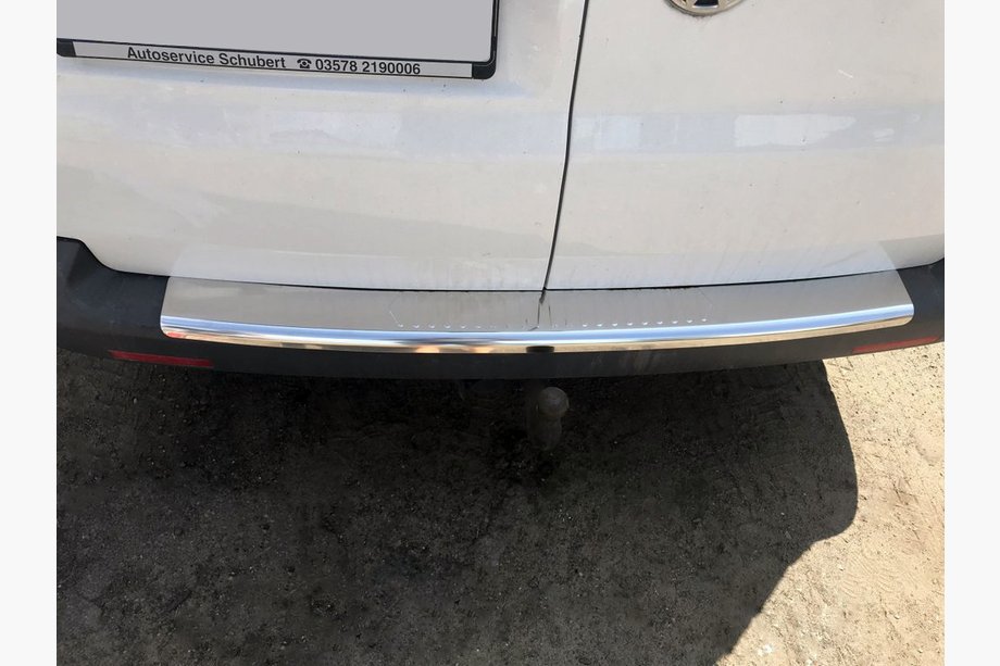 Volkswagen T5 Transporter 2003–2010 Afgeprijsd! Stalen achterbumperbeschermplaat met omgezette rand (Carmos, staal) Image