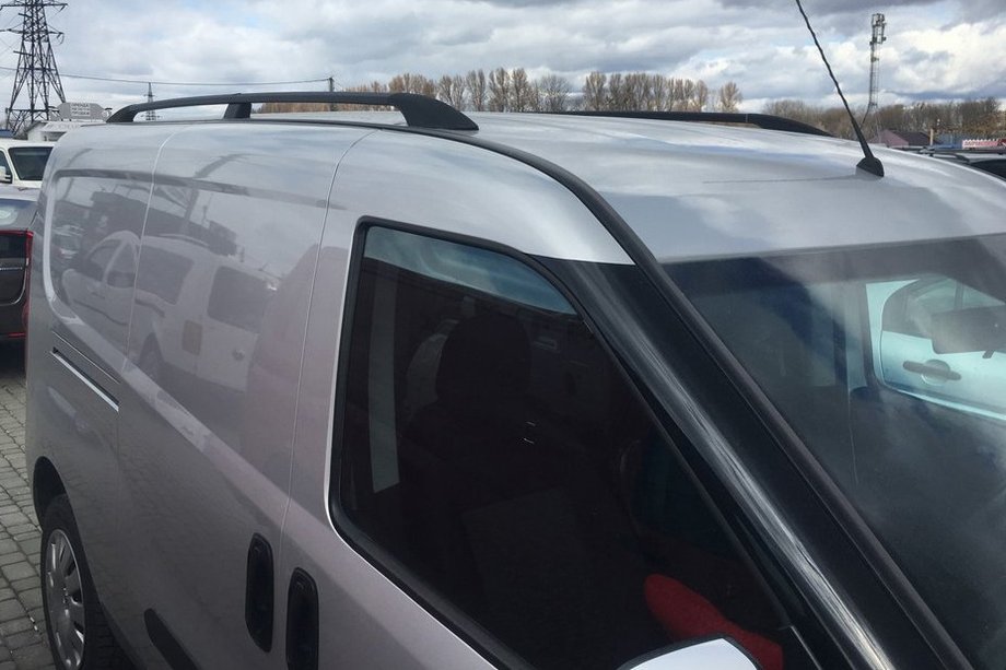 Fiat Doblo II 2010–2022 zwarte dakrails Maxi, kunststof voeten Image