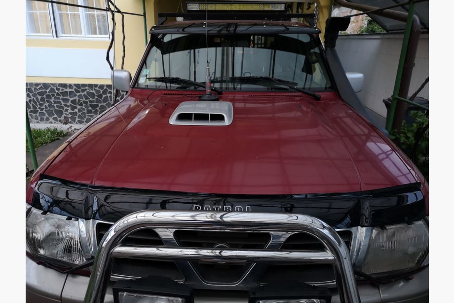 Nissan Patrol Y61 1997–2011 Motorkapdeflector 1997-2004 (VIP) Image
