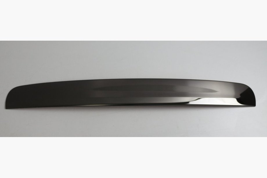 Nissan Qashqai 2010–2014 Afdekstrip boven kentekenplaat Zwart chroom (RVS) Image