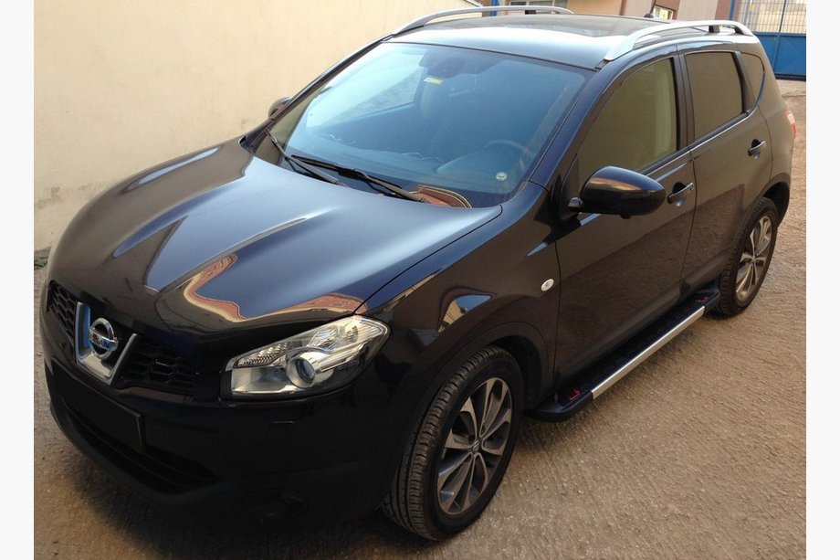 Nissan Qashqai 2010–2014 RedLine V1 side steps (set van 2, aluminium) Image