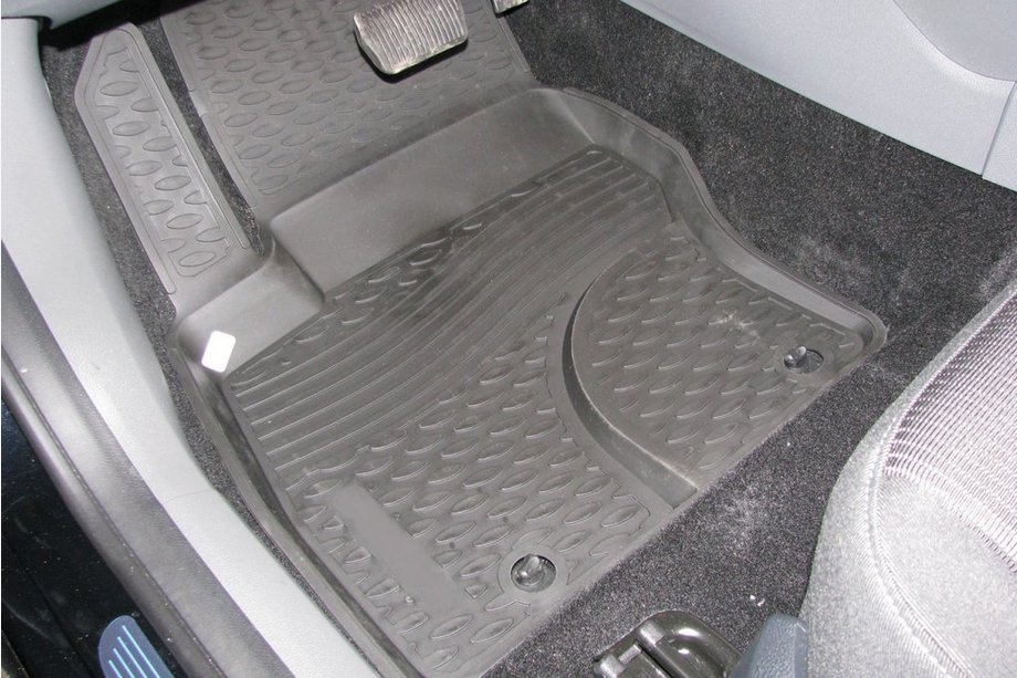 Ford Focus III 2011–2017 Rubberen vloermat (voor links) voor het interieur (Novline) Variant 1 Image