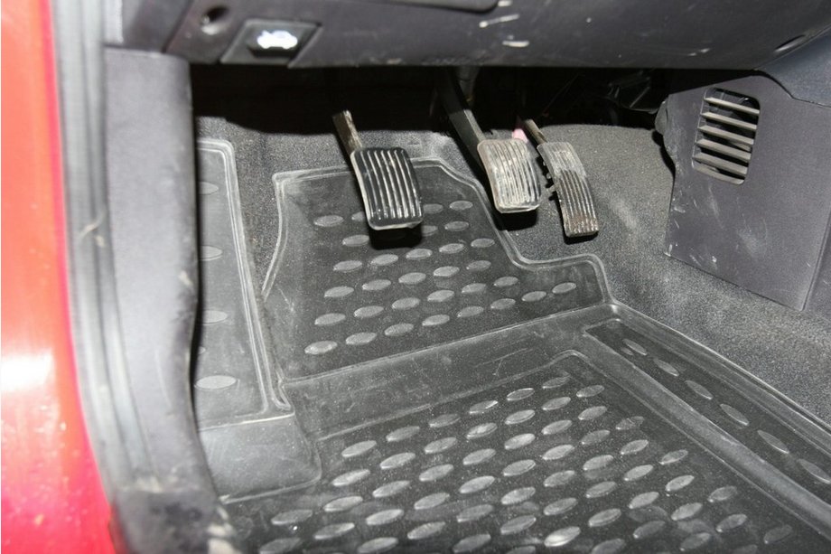 Hyundai I-10 2008–2013 Rubberen vloermattenset voor interieur (4 stuks, Novline) Foto 1