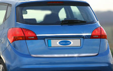 Kia Venga 2010–2019 RVS sierstrip boven kentekenplaat foto 1