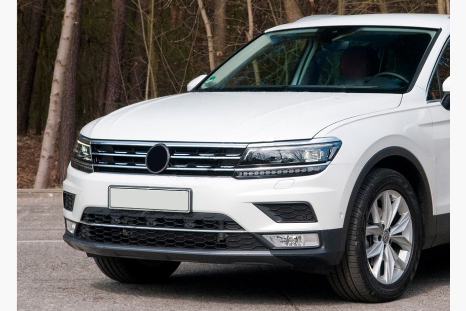 Volkswagen Tiguan 2016–2023 RVS sierlijsten voor radiateurrooster- en koplamprand 2016-2020 (3-delig) Image
