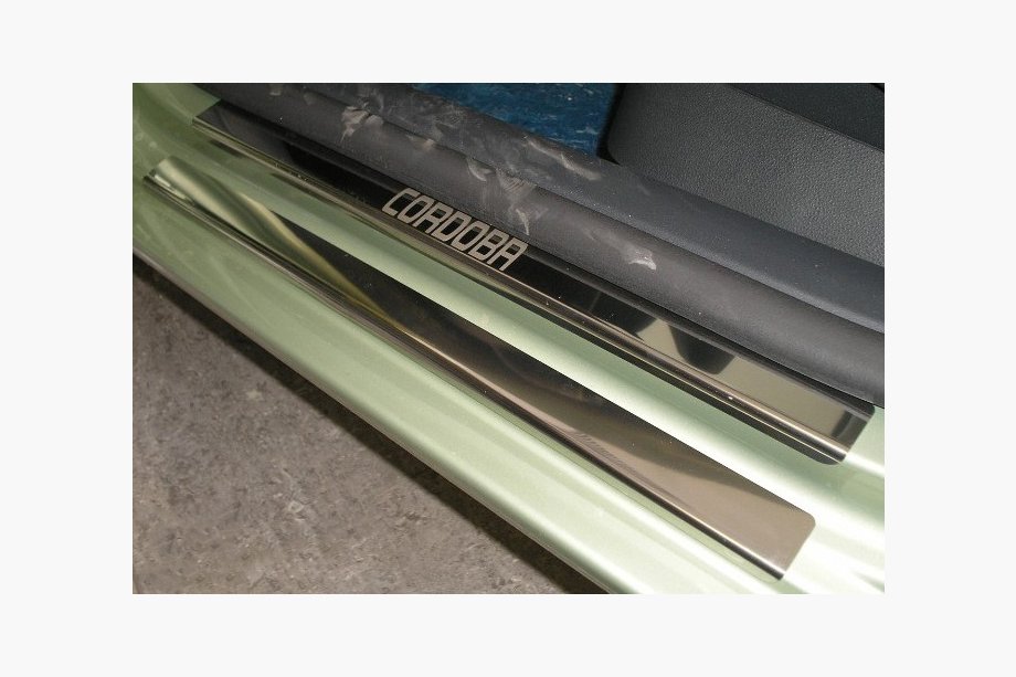 Seat Cordoba 2000–2009 Nataniko instaplijsten (8-delig, RVS) Image