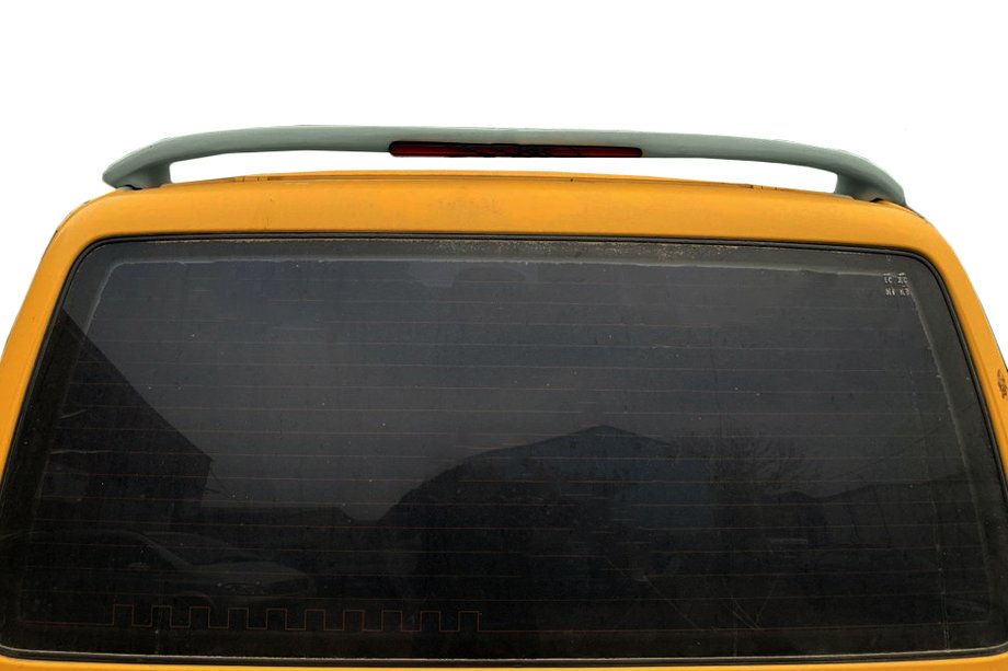 Volkswagen T4 Caravelle/Multivan 1990–2003 Dakspoiler met remlicht Isikli (lakbaar) Image