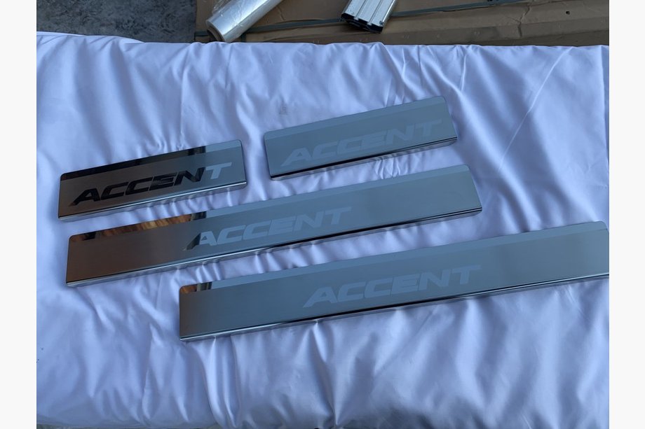 Hyundai Accent 2011–2017 Nataniko RVS dorpellijsten (set van 4) Premium - 3M tape, 0,8 mm Image