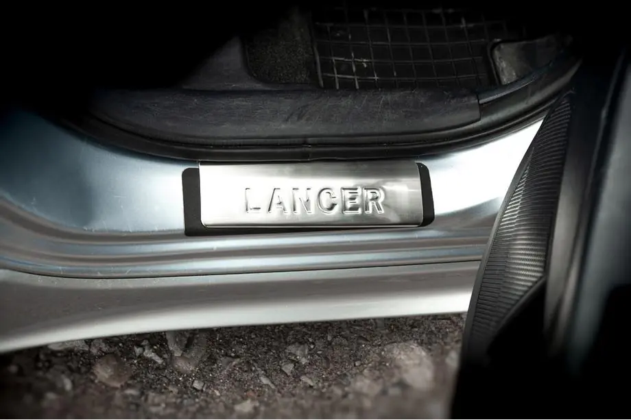 Mitsubishi Lancer X 2008– Instaplijsten (OMSA, 4 stuks, RVS) Foto 3