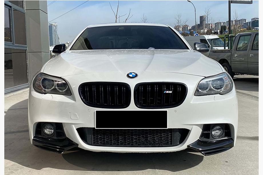 BMW 5 Serie F10/F11 2010–2016 Voorbumperlip DPT Flap (voor M-Performance, hoogglans zwart) Foto 1