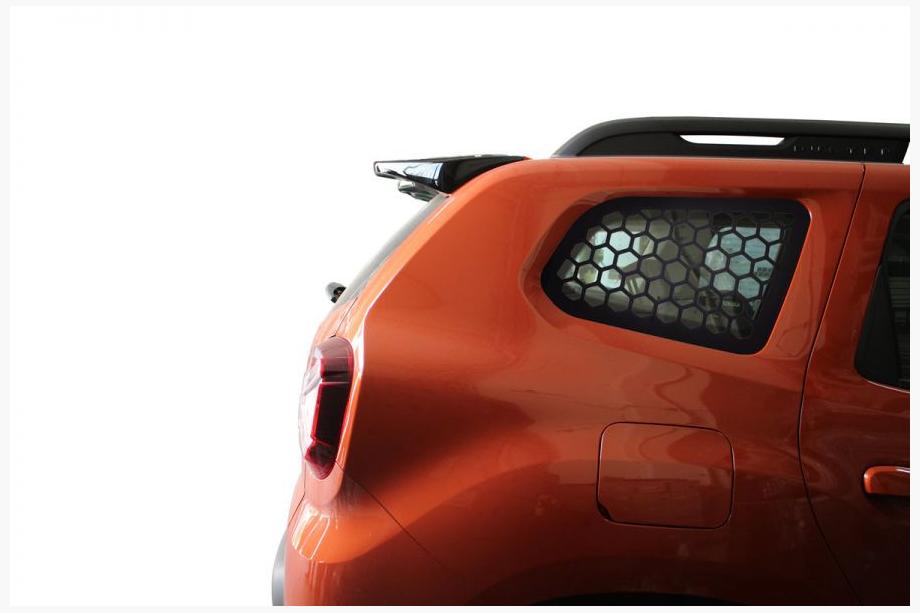 Renault Duster 2018–2024 OmsaLine afdekpanelen achterruit (2 stuks, ABS) Image