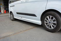 Ford Custom 2013–2022 Sideskirts (set van 2, spuitklaar) foto 6