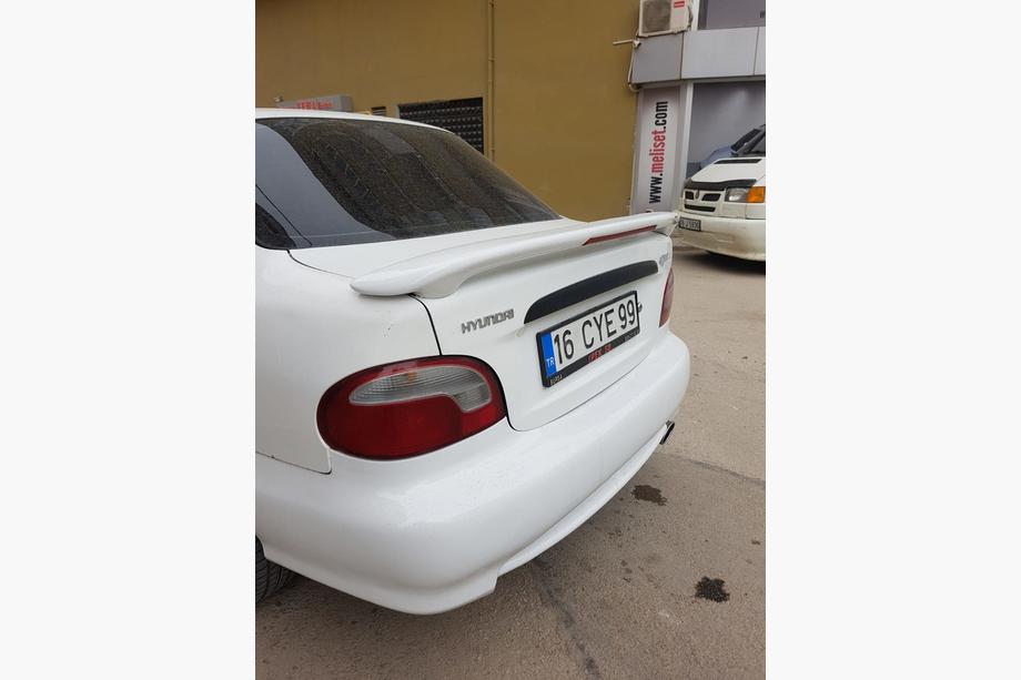 Hyundai Accent 1994–1999 Meliset spoiler (spuitklaar) Image