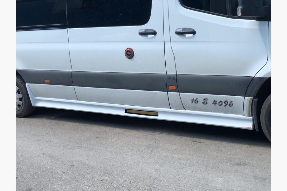 Mercedes Sprinter W907/W910 2018– Side skirts set (spuitklaar) L4 - Extra Lang Foto 3