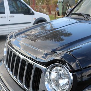 Motorkapdeflector (EuroCap) Jeep Cherokee/Liberty 2002–2007 foto 1
