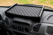 Mercedes Sprinter W901/902/903/904/905 1995–2006 Dashboardplank (2000-2006, zwart met zwart stiksel) foto 1