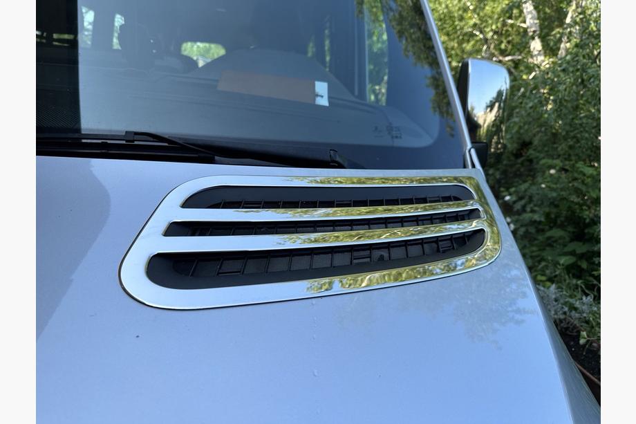 Mercedes Sprinter W907/W910 2018– OmsaLine sierlijst voor luchtinlaat (2 stuks, RVS) Foto 2
