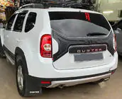 Renault Duster 2008–2017 Kunststof sierlijst voor kofferklep foto 3