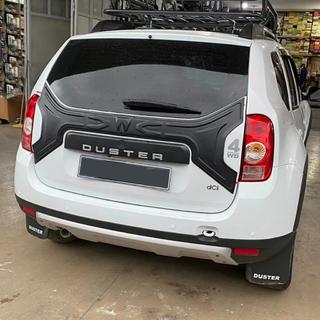 Kunststof sierlijst voor kofferklep Renault Duster 2008–2017 foto 2