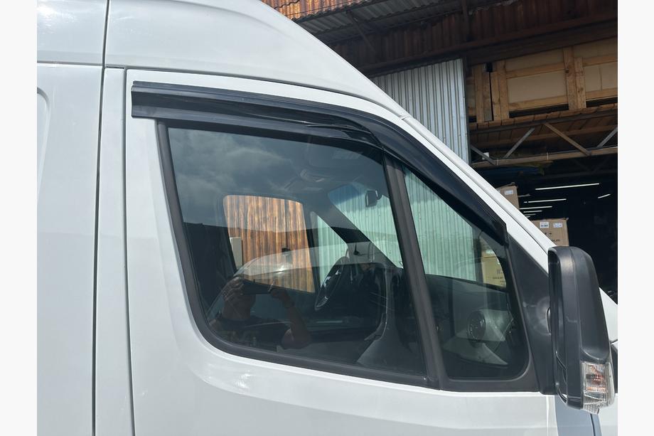 Mercedes Sprinter W907/W910 2018– Raamdeflectoren (2 stuks, Sunplex Sport) Foto 2