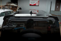 Land Rover Defender 2019– Carbon spoiler foto 3