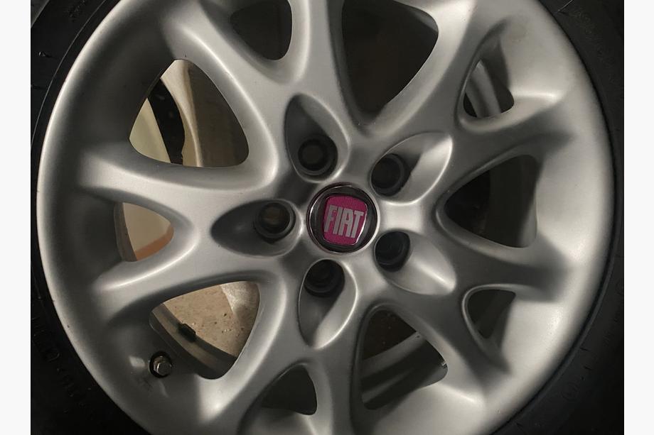 Fiat Naafdoppen voor velgen V2 49/42,5 mm rood (set 4 stuks, 0735448759) Foto 1
