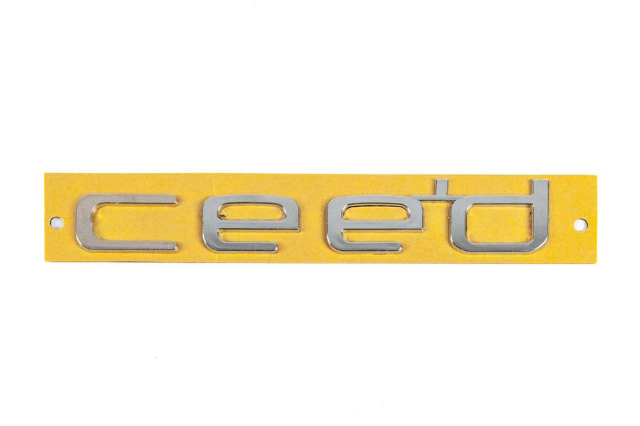 Kia Ceed 2012–2018 Ceed embleem 86320-A2200 (25 x 151 mm) Image