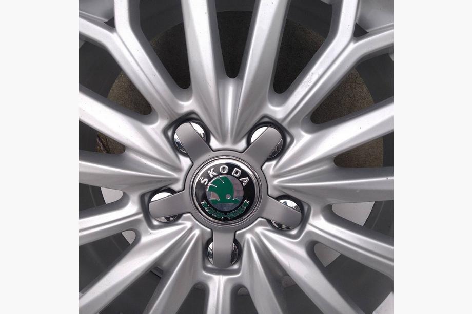 Skoda Stickers voor wielnaafkappen 56 mm J1009 (4 stuks) Image
