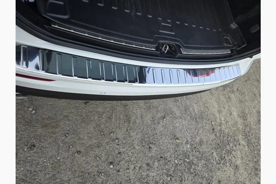 Volvo XC60 2017– Achterbumper beschermlijst Carmos hoogglans (RVS) Image