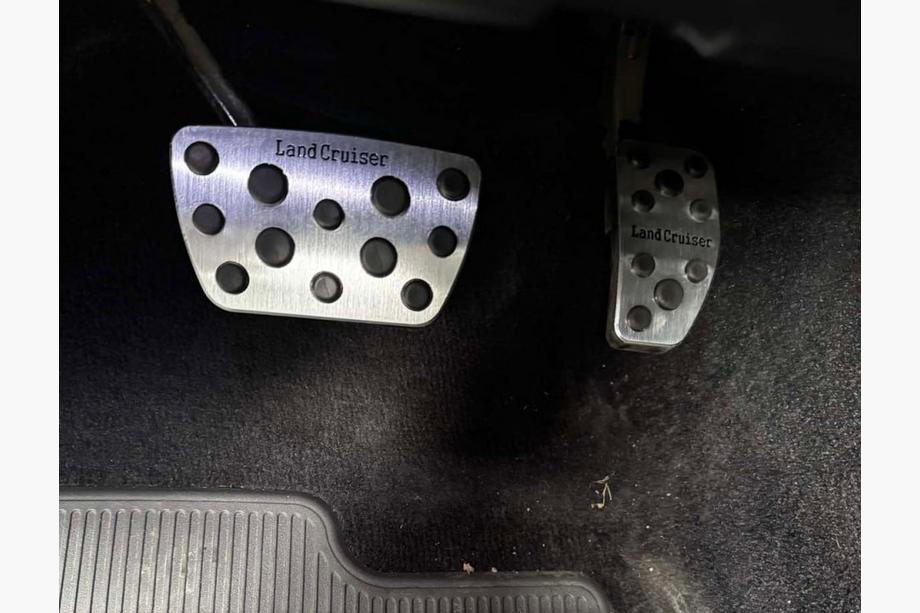 Toyota Land Cruiser 200 2007–2021 Pedaalcovers 2016+ (set) Image