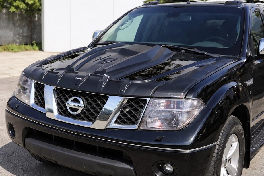 Nissan Navara 2006–2015 Motorkap afdekset DRAGON (3-delig) Image