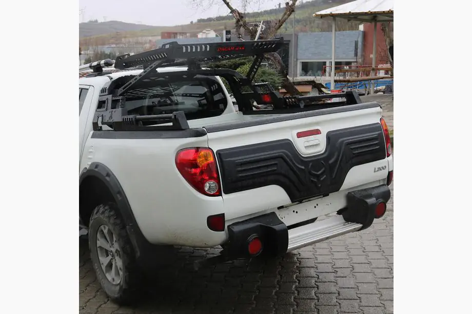 Mitsubishi L200 2006–2015 Kunststof sierlijst voor kofferklep Foto 1