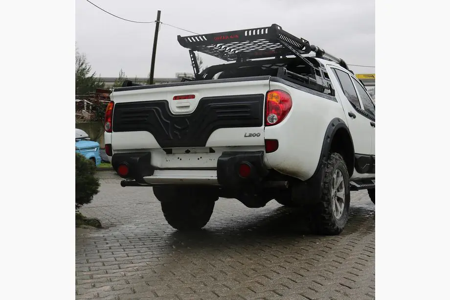 Mitsubishi L200 2006–2015 Kunststof sierlijst voor kofferklep Foto 2