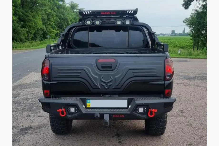 Mitsubishi L200 2006–2015 Kunststof sierlijst voor kofferklep Foto 7