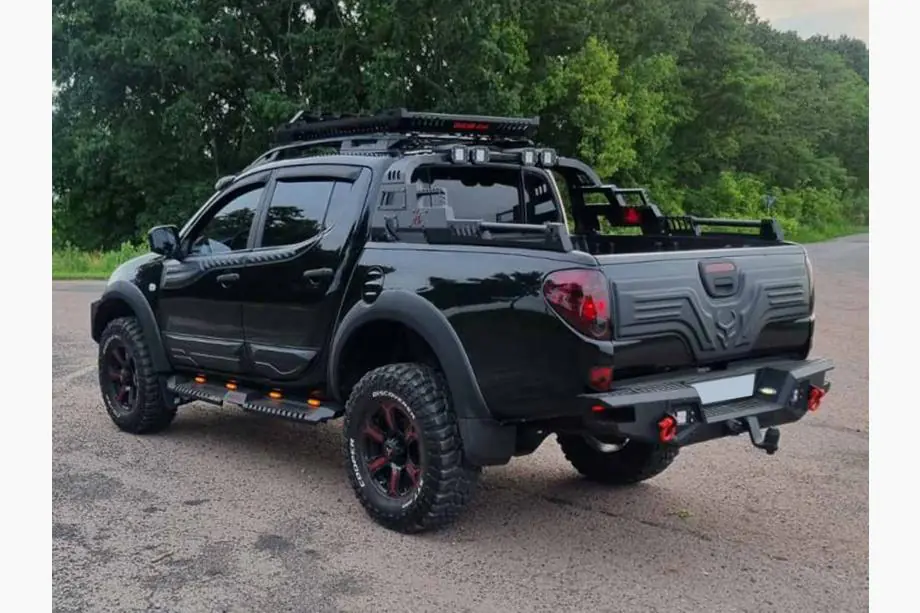 Mitsubishi L200 2006–2015 Kunststof sierlijst voor kofferklep Foto 6