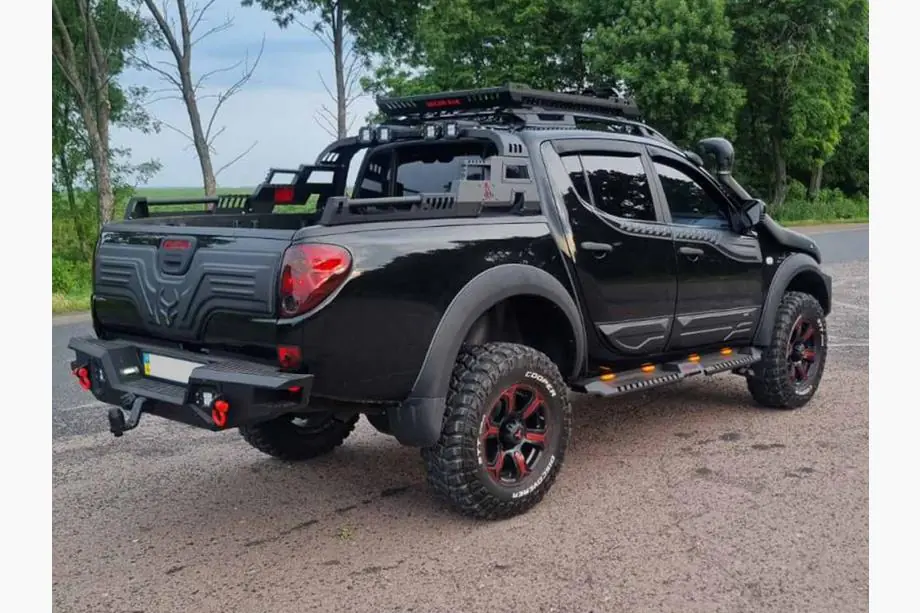 Mitsubishi L200 2006–2015 Kunststof sierlijst voor kofferklep Foto 5