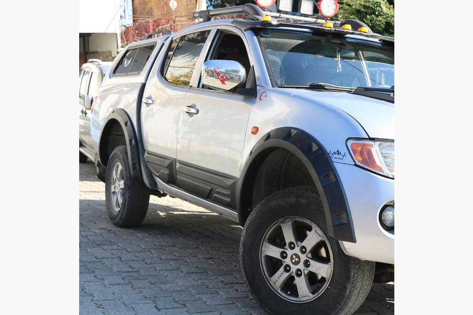 Mitsubishi L200 2006–2015 Wielkastverbreders (EuroCap) Image