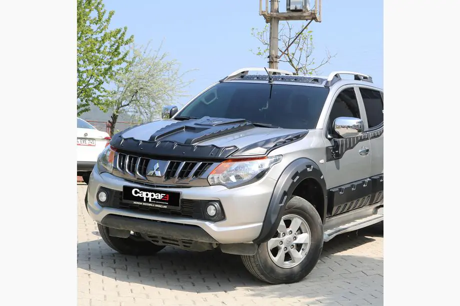 Mitsubishi L200 2015–2024 Set motorkaplijsten DRAGON (2015-2019, 3 stuks) Image