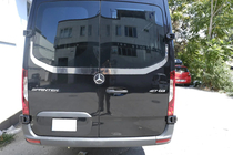 Mercedes Sprinter W907/W910 2018– Achterruit sierlijst V-2 Carmos (2 stuks, RVS) foto 4