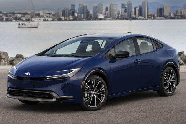 Review van de nieuwe generatie hybride Toyota Prius