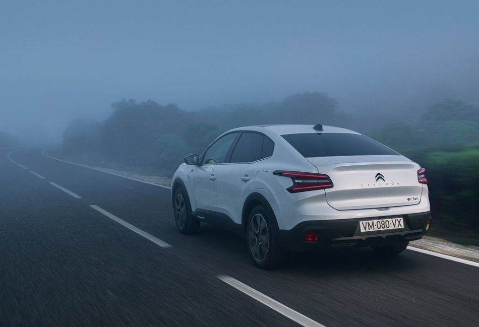 Review van de 'crossover'-sedan Citroen C4 X