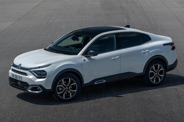 Review van de 'crossover'-sedan Citroen C4 X