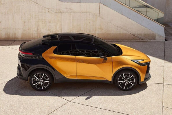 Review van de compacte crossover Toyota C-HR van de tweede generatie Foto 4