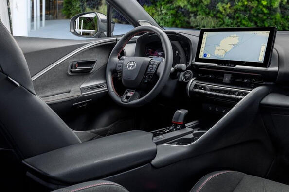 Review van de compacte crossover Toyota C-HR van de tweede generatie Foto 6