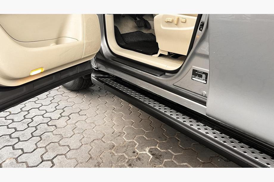 Nissan Armada 2016–2024 Side steps New Vision Grey (2 stuks, aluminium) Foto 2