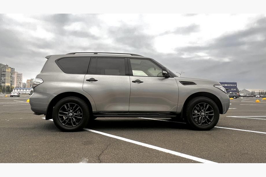 Nissan Armada 2016–2024 Side steps New Vision Grey (2 stuks, aluminium) Foto 4